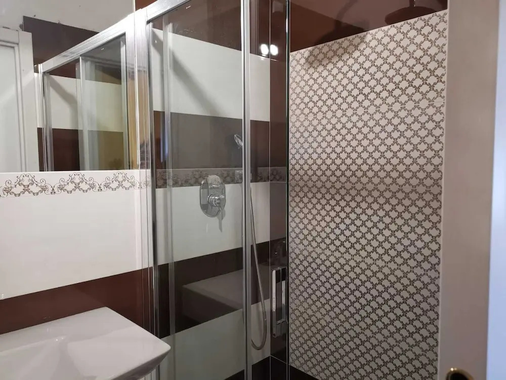 Amaranth House Rooms and Apartments