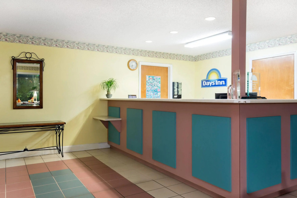 Days Inn by Wyndham Lamont/Monticello
