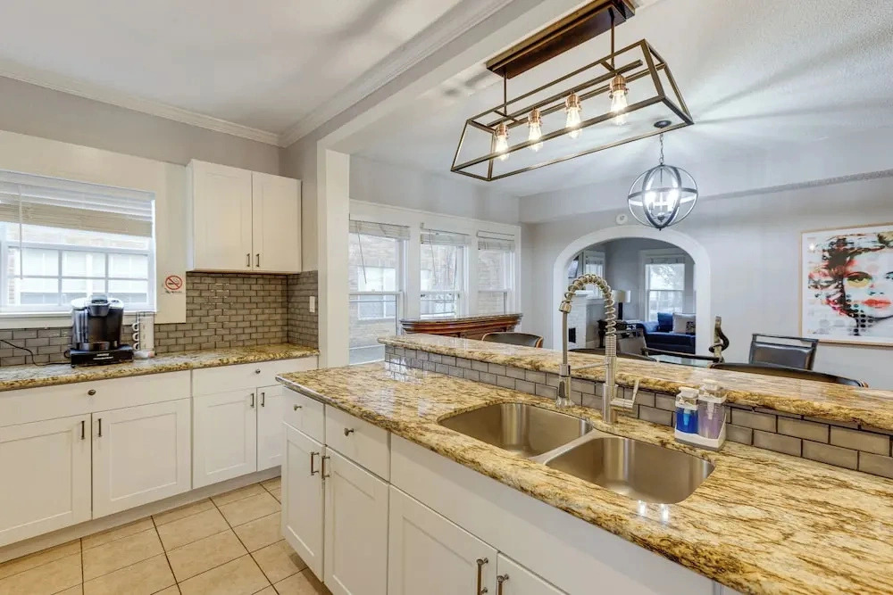 1 Mi to Hermann Park: Houston Apt w/ Shared Yard