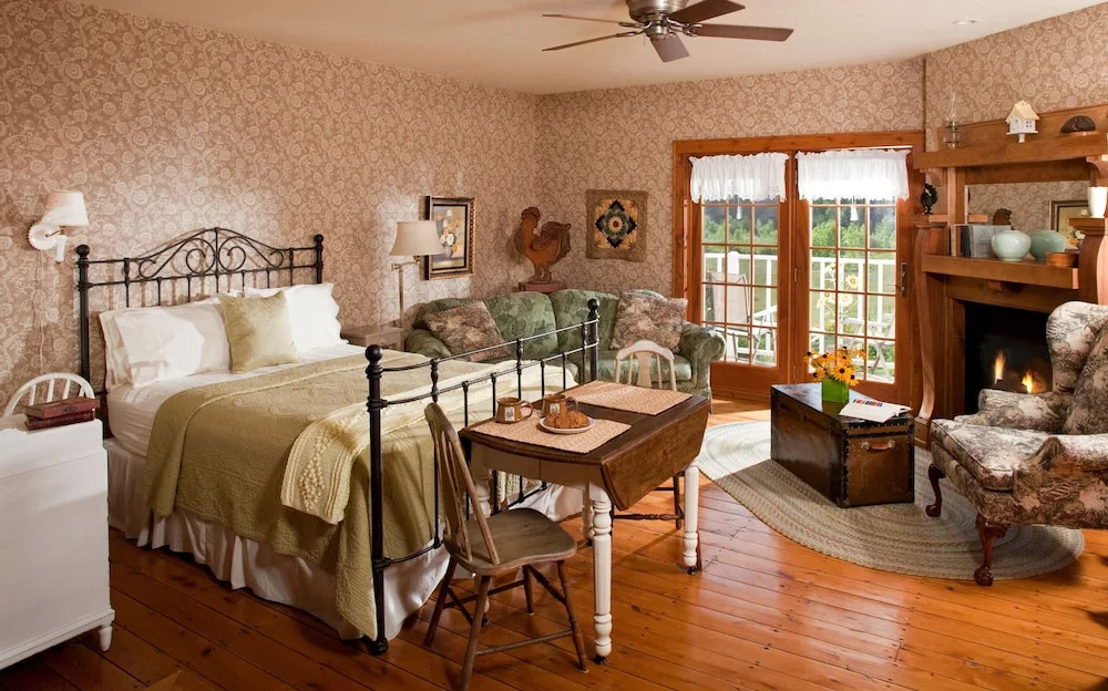 Chanticleer Guest House