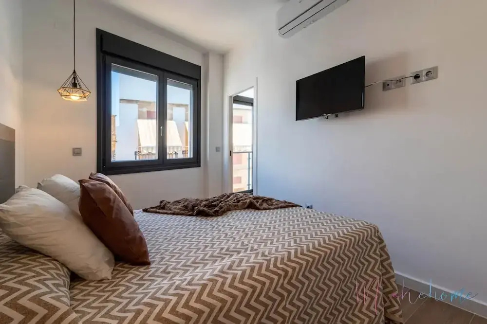 Central Riverside Apartment for Couple