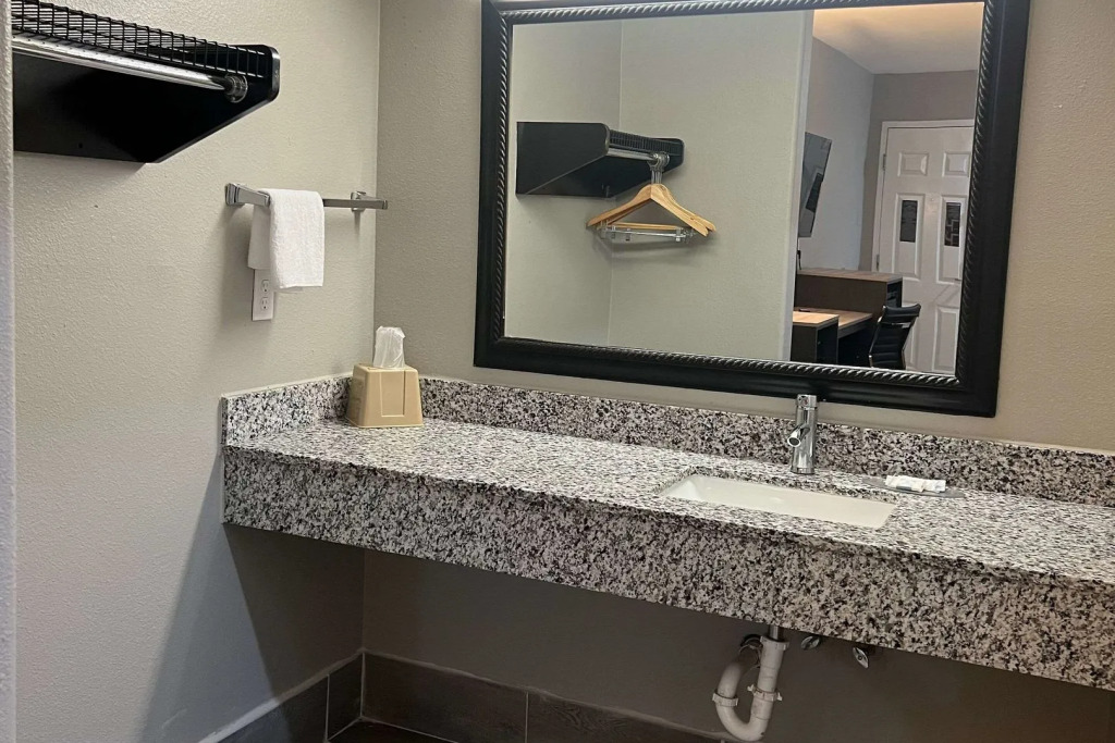 Econo Lodge Inn & Suites Laredo - Nuevo Laredo