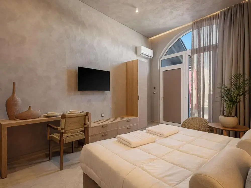 Hestia Boutique - Renovated Rooms Just Steps from the Beach