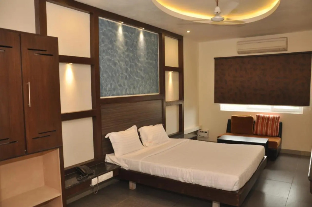 Hotel Tamizh Park