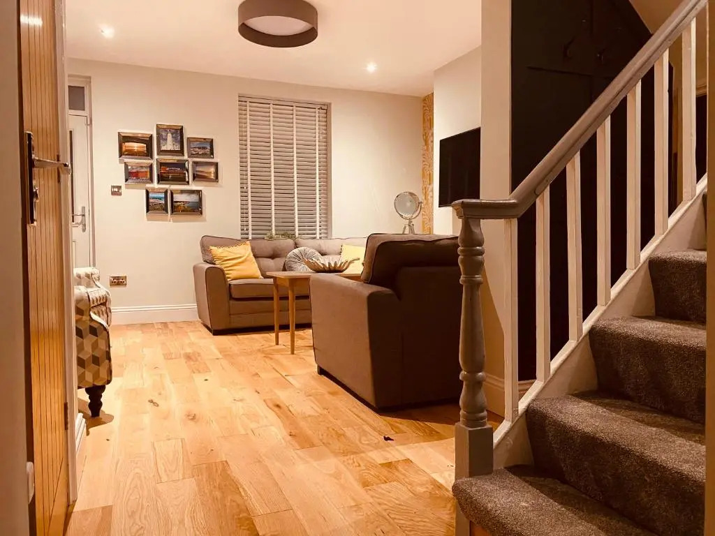 WESTREACH Filey - a 4 Bedroom, all en-suite sleep 8 Townhouse