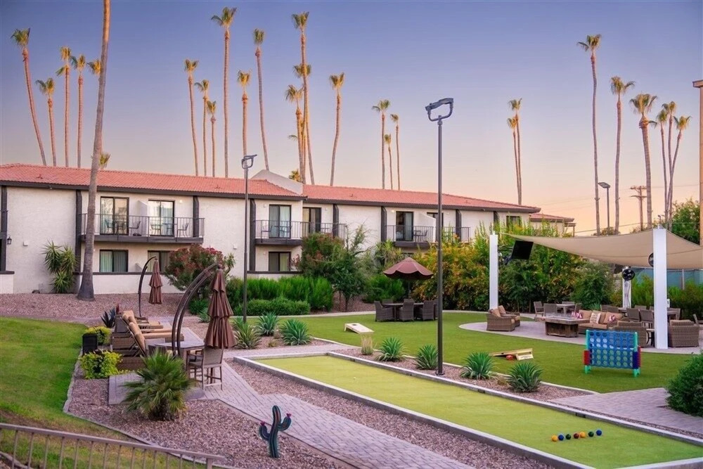 234 Fully Furnished 1BR Suite-Outdoor Pool! by RedAwning