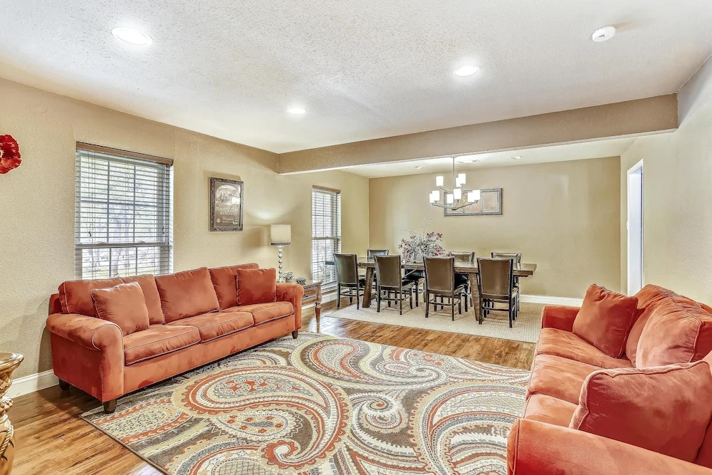 Franklin Mansion - Huge Near Stadiums W/pool & Hot Tub 5 Bedroom Estate