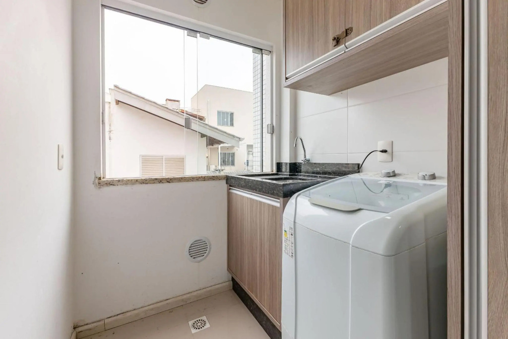 Apartamento para Famílias, Pertinho da Avenida e da Praia de Bombas - 2 dorms 6 pessoas