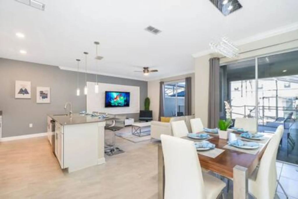 Gorgeous Storey Lake 4BR