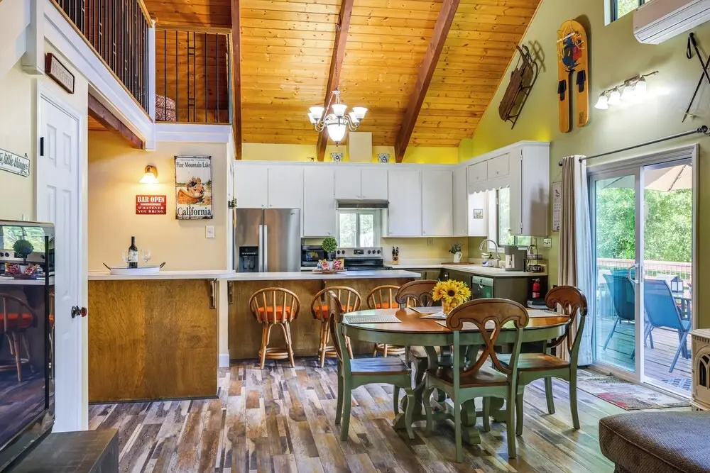 Groveland Home - Walk to Pine Mountain Lake!