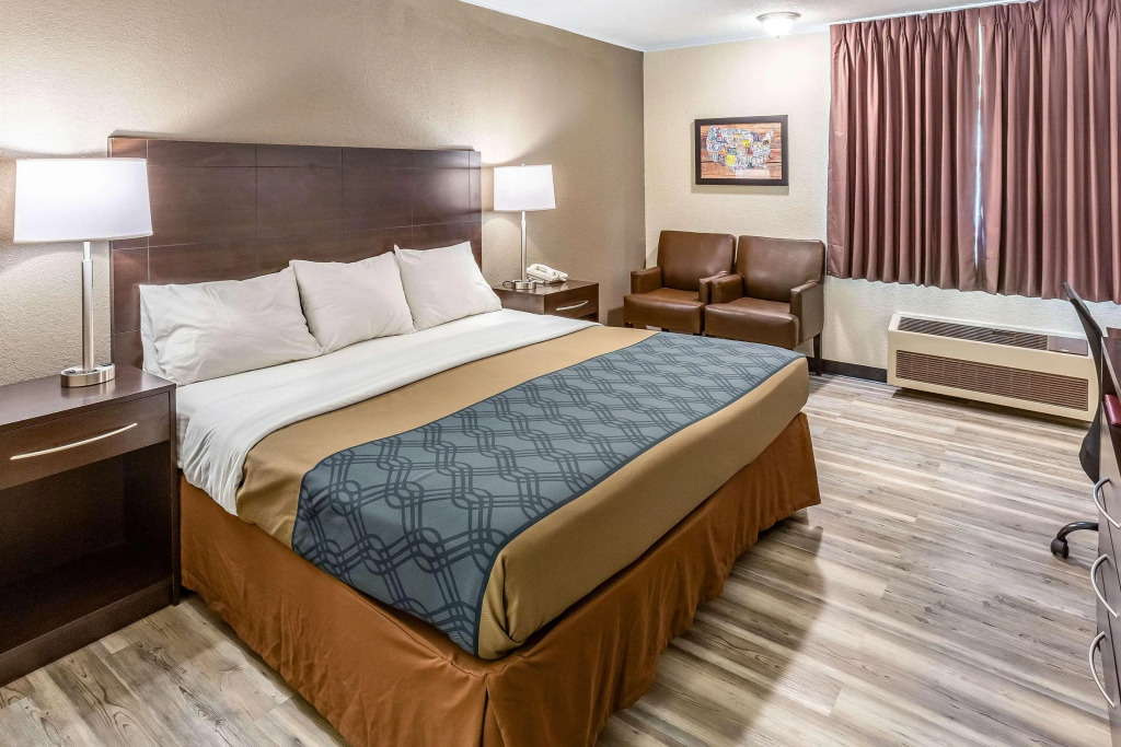 Baymont Inn & Suites by Wyndham Newton IA