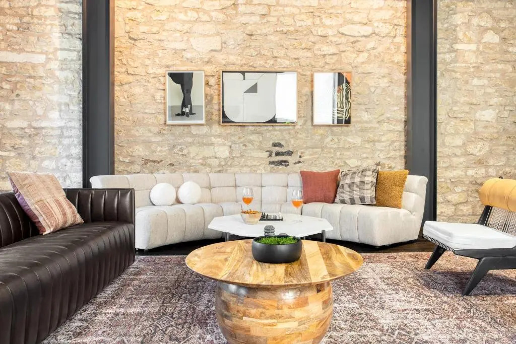 Paramount Place by Avantstay 4 Story Apartment in Heart of Austin w/ Movie Theatre