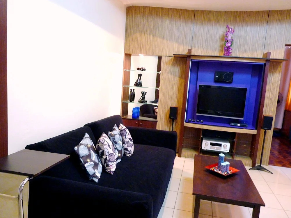 1 Br Robinsons Place Manila Rpr6
