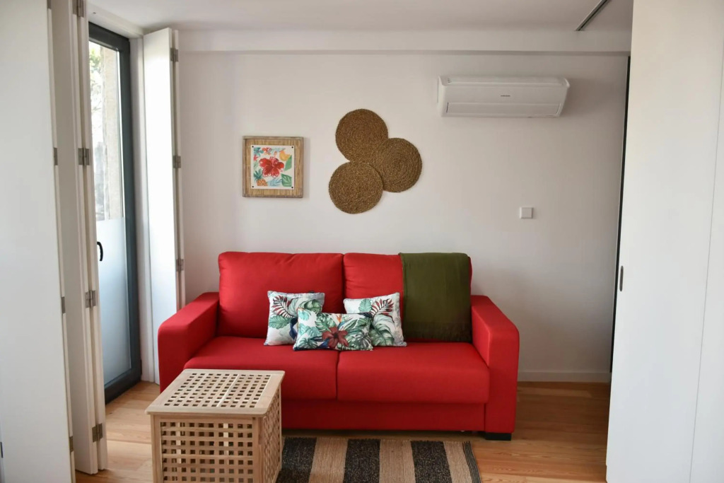 NEW!Central w/ sunny terrace - 9 min walk Trindade
