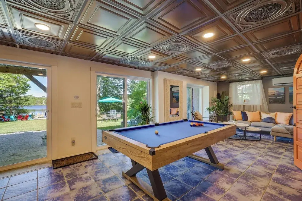 Luxe Lake House w/ Private Beach in Pocono Summit