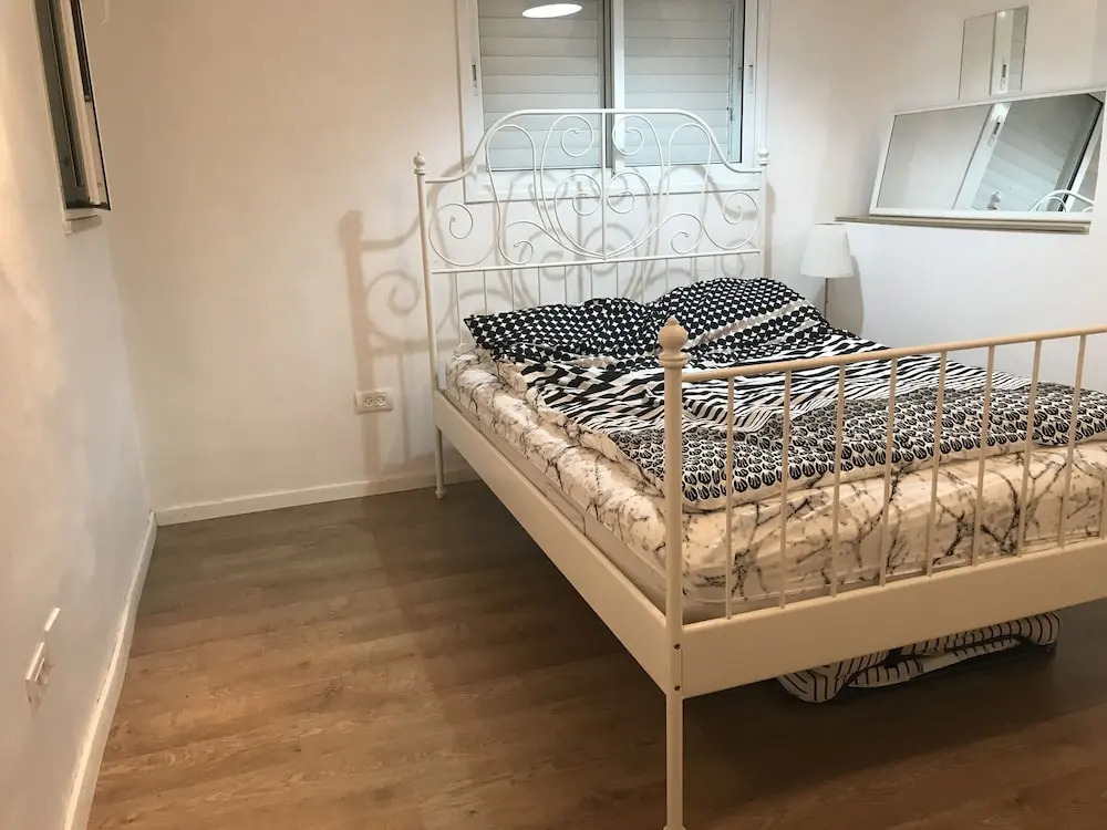 2Rooms Perfect Location  1Min to  Beach