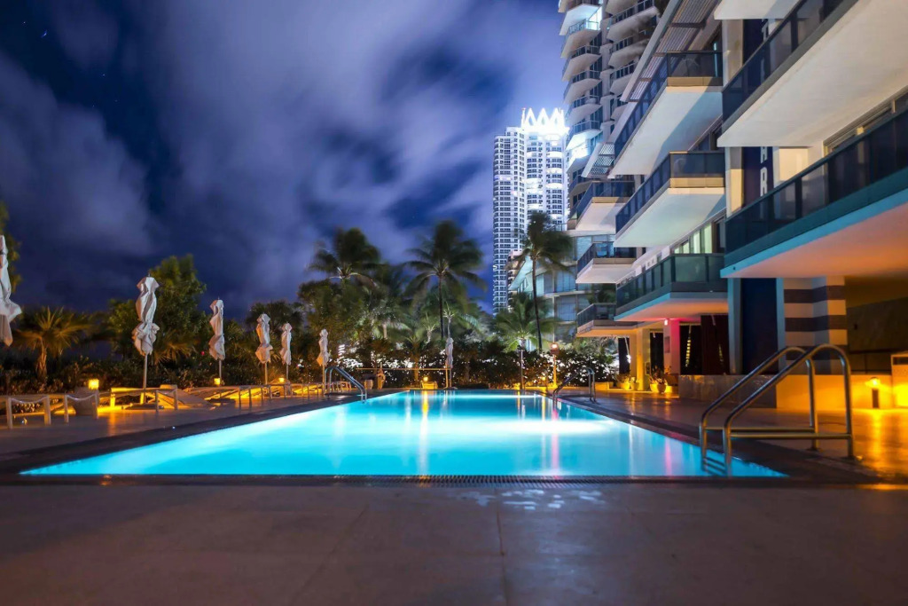 Dharma Home Suites Miami Beach at Monte Carlo