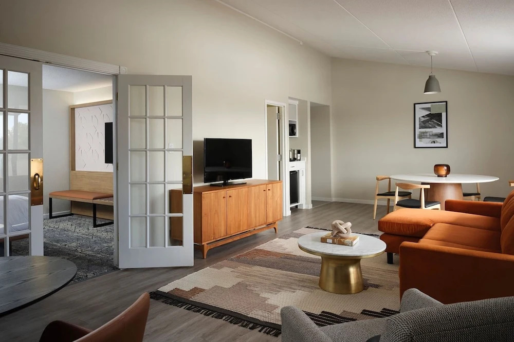 Sheraton Grand Rapids Airport Hotel
