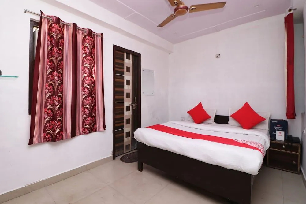 OYO 30701 Four Seasons