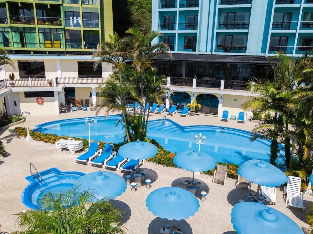 Penthouse frente al lago con vistas majestuosas, nivel 17 Torre A
