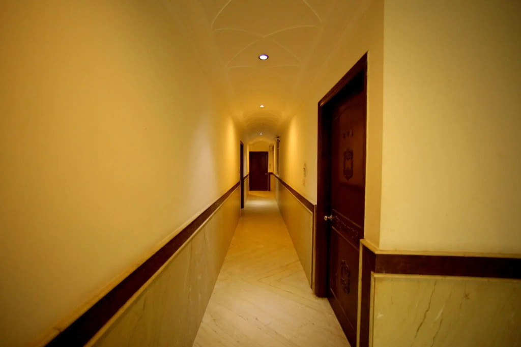 OYO 7619 Hotel VRS