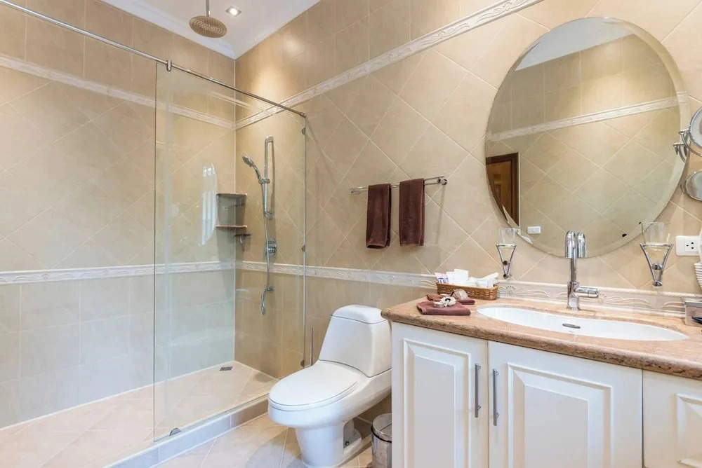 Luxury 2BR Pool Villa Pratamnak Soi5- 50m to Beach