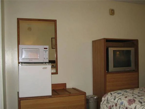 Admiral Motel