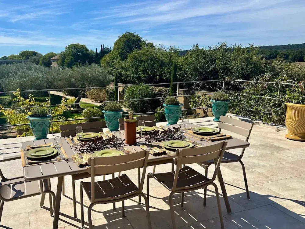 Provencal Villa with Garden & Pool
