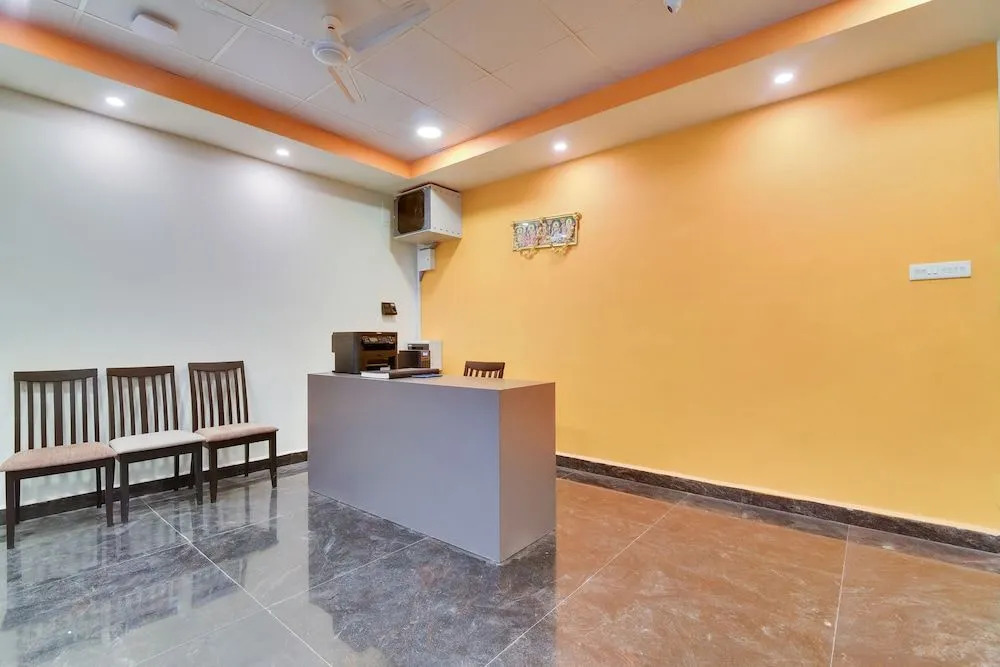 Oyo Flagship 39748 Om Sakthi Complex Pethuchettypet