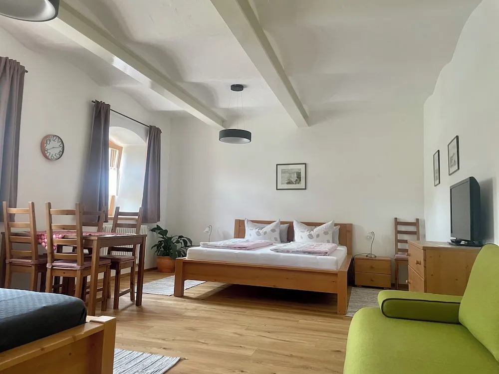 Bernhardhof - Pension, Guest-House & Apartments