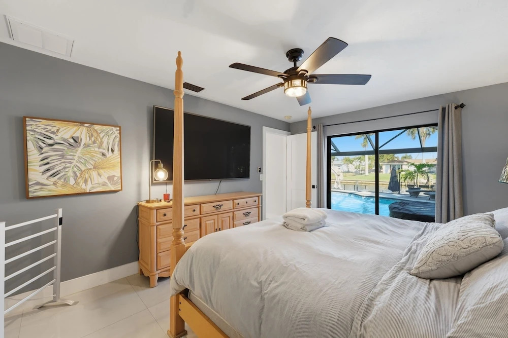 Waterfront Luxury Micro Resort Heated Salt Pool 4 Bedroom Home