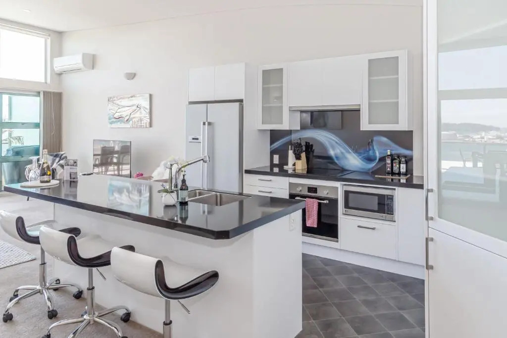 Luxury 3Br, 1.5 Bath Penthouse With Fabulous Views