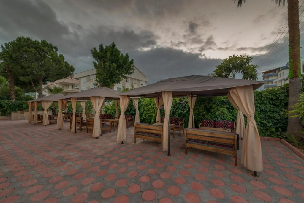 Theluna City Hotel