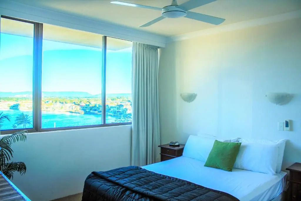 Capricorn One Beachside Holiday Apartments - Official