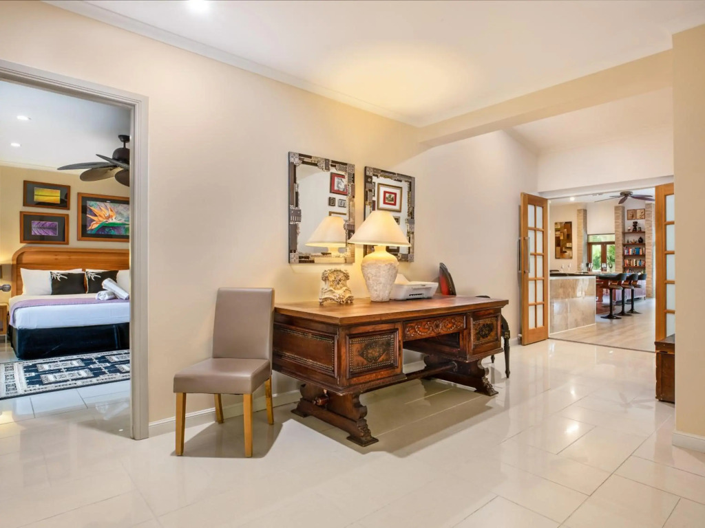 Luxury Penthouse 5 BDR 3 Bath Twin Rain Showers 365 sq mtrs
