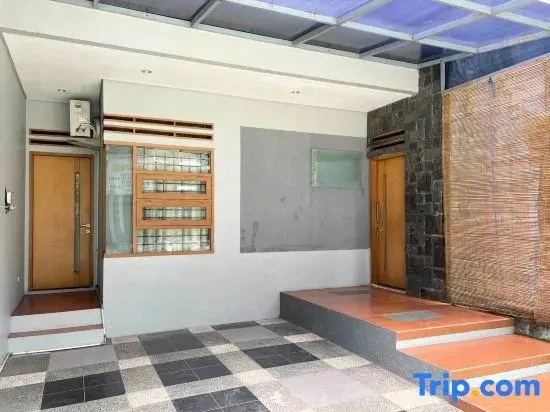 Large Villa 3BR Dago Bandung by 2ndHome