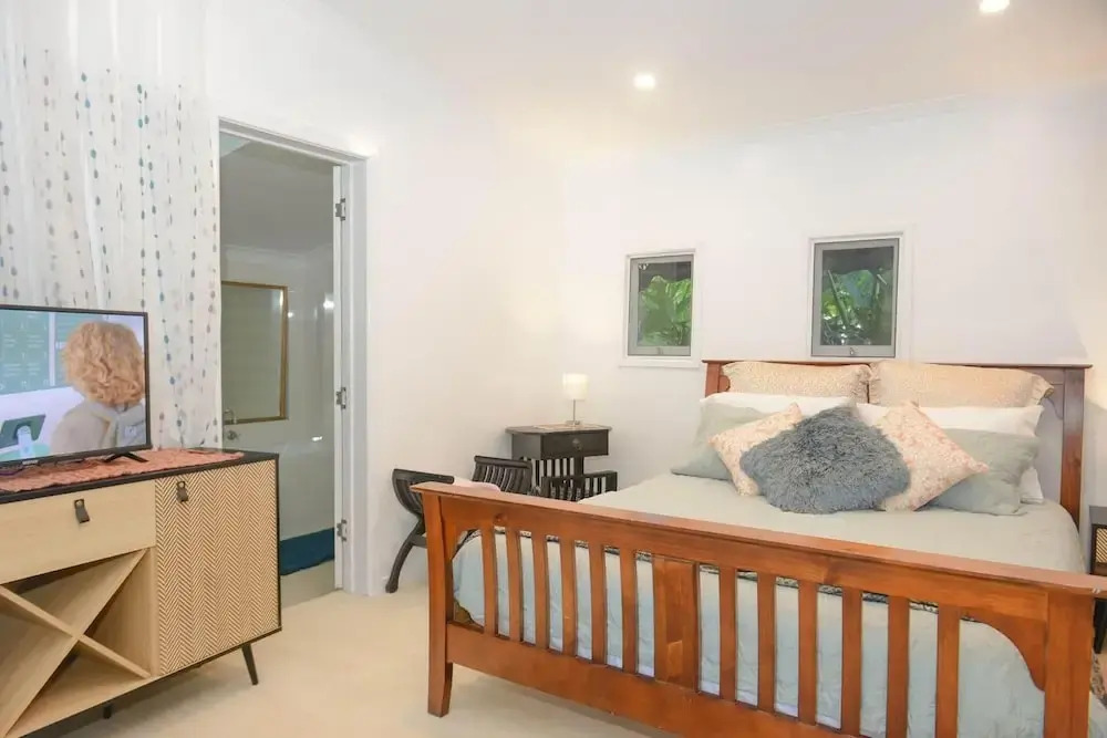Renovated 2-Bed Cottage