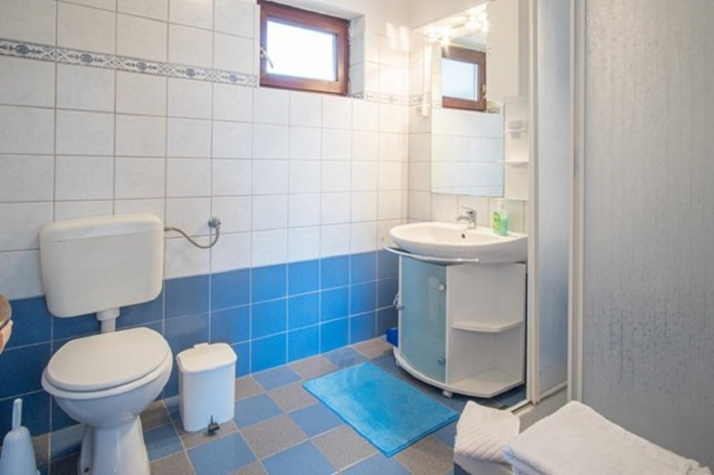 Room Luka - with parking; R1 Vrbnik, Island Krk