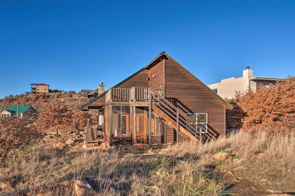 Updated Cabin w/ 360-degree Mtn View: 1 Mi to Lake