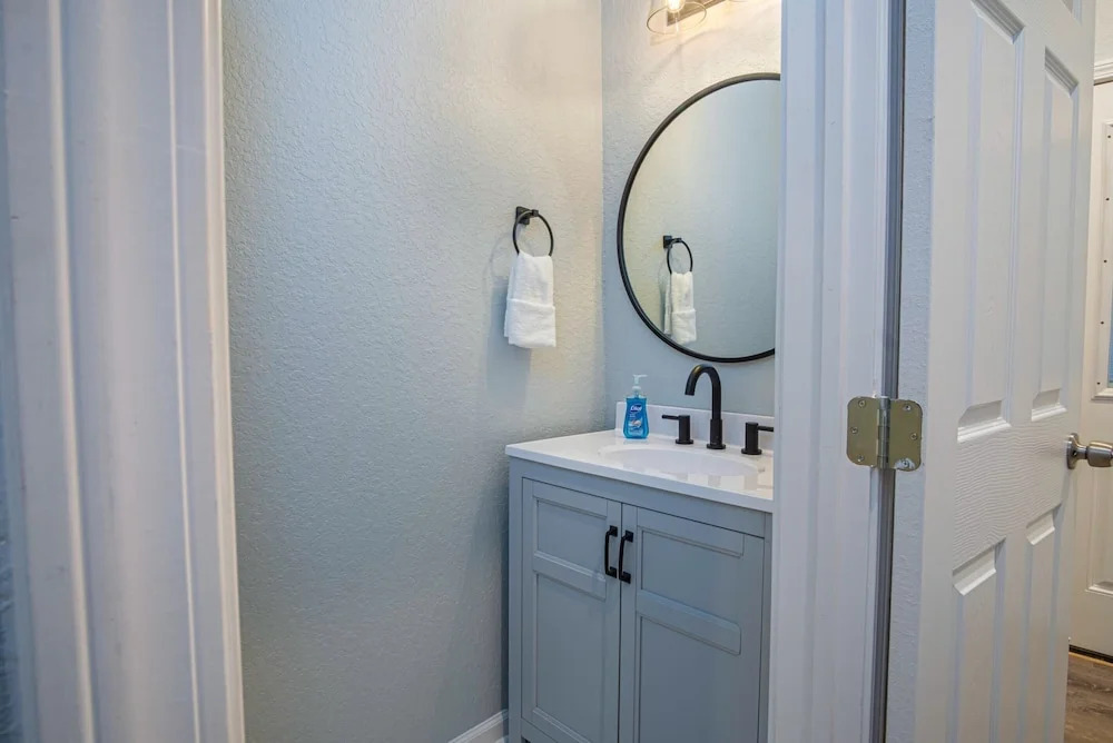 Spectacular Brand New 4br/2.5ba Near DT/ Riverwalk