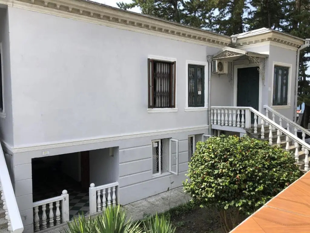 House 122