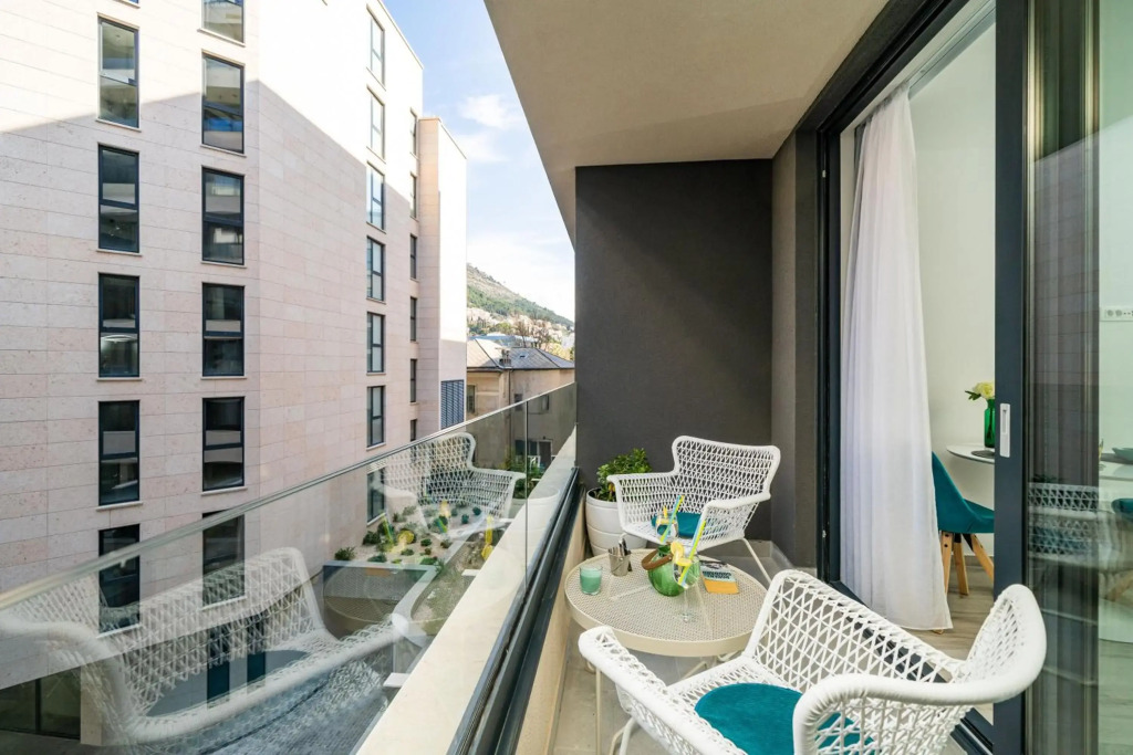 Downtown MaritA207