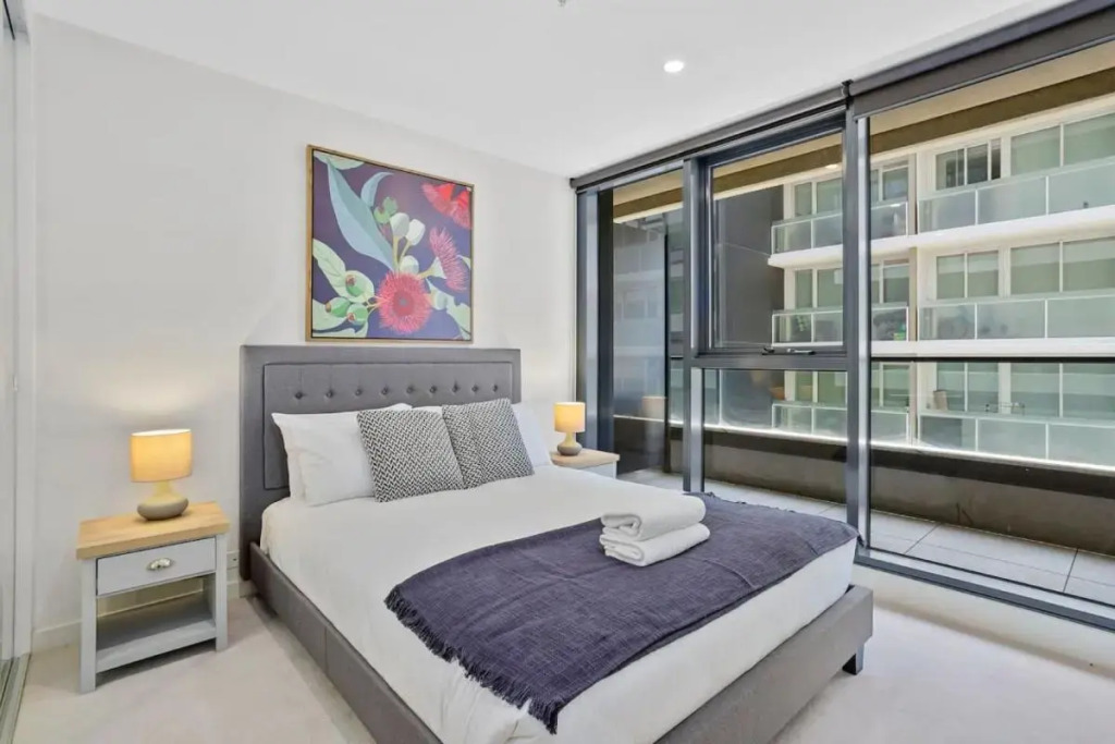 YARRA · YARRA Toorak Rd & Chapel St. Pool, Gym & Parking