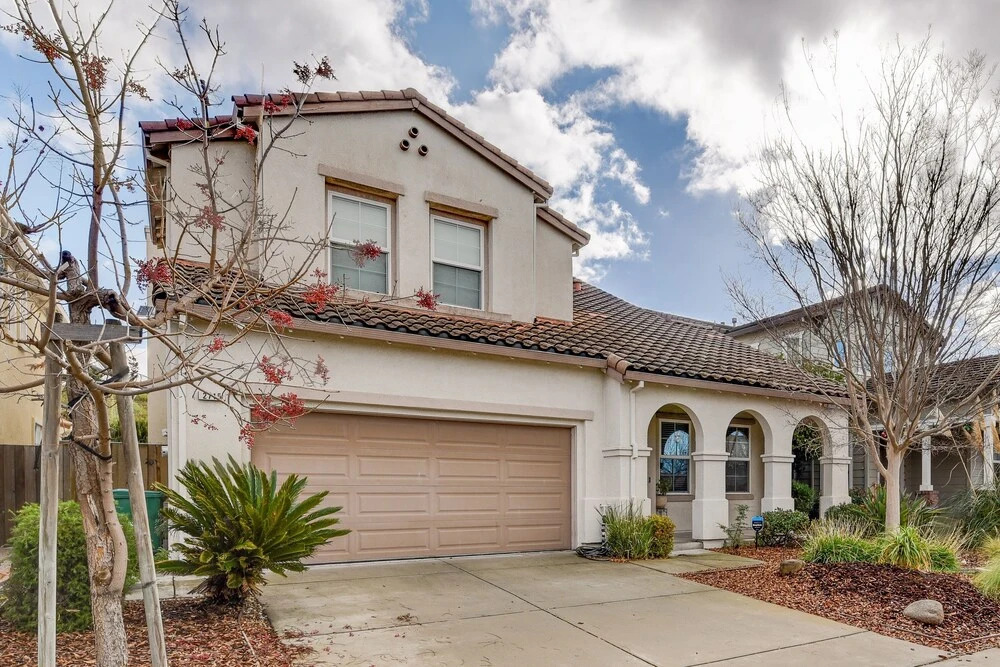 Spacious & Scenic 4br W/ Deskspace In Hayward 4 Bedroom Home by Redawning