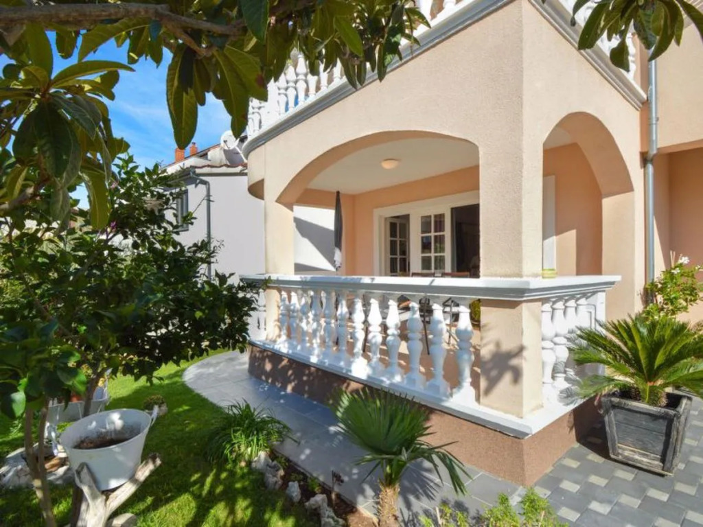 Apartment Mladen Paros 22771