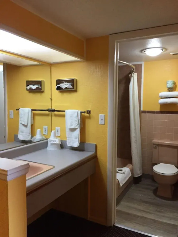 Lamplighter Motel