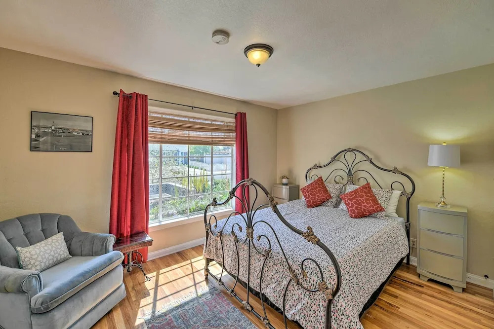 Vintage Downtown Vegas Retreat < 3 Mi to Strip!