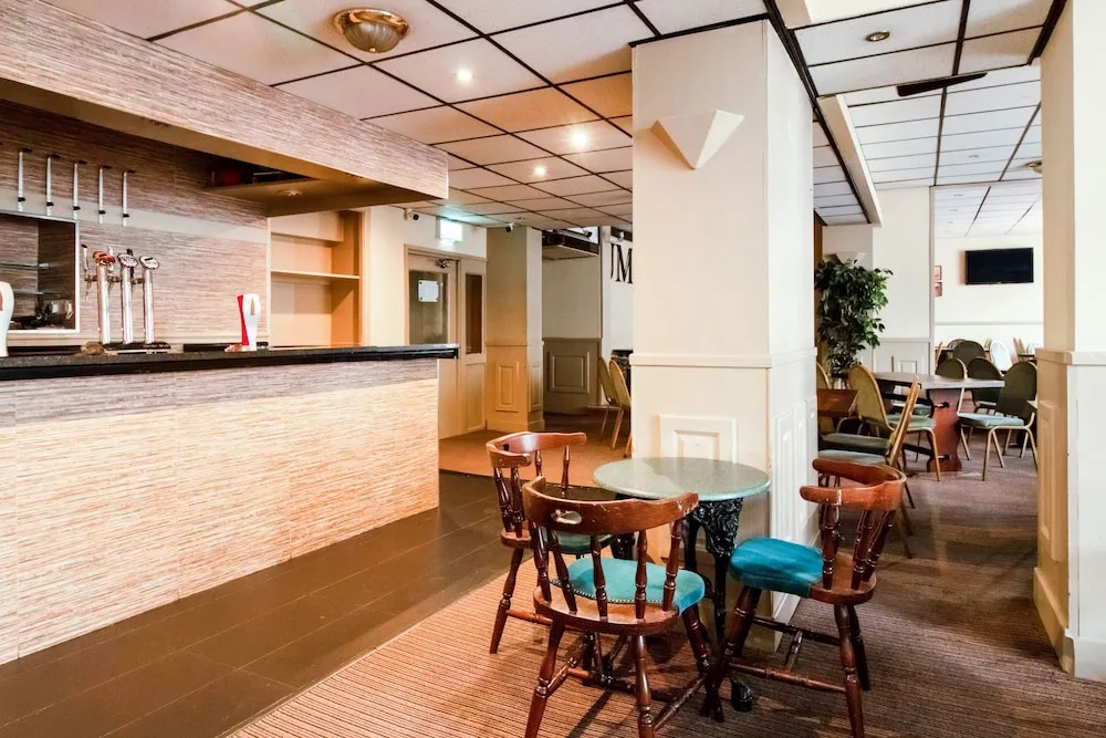 Commercial Hotel