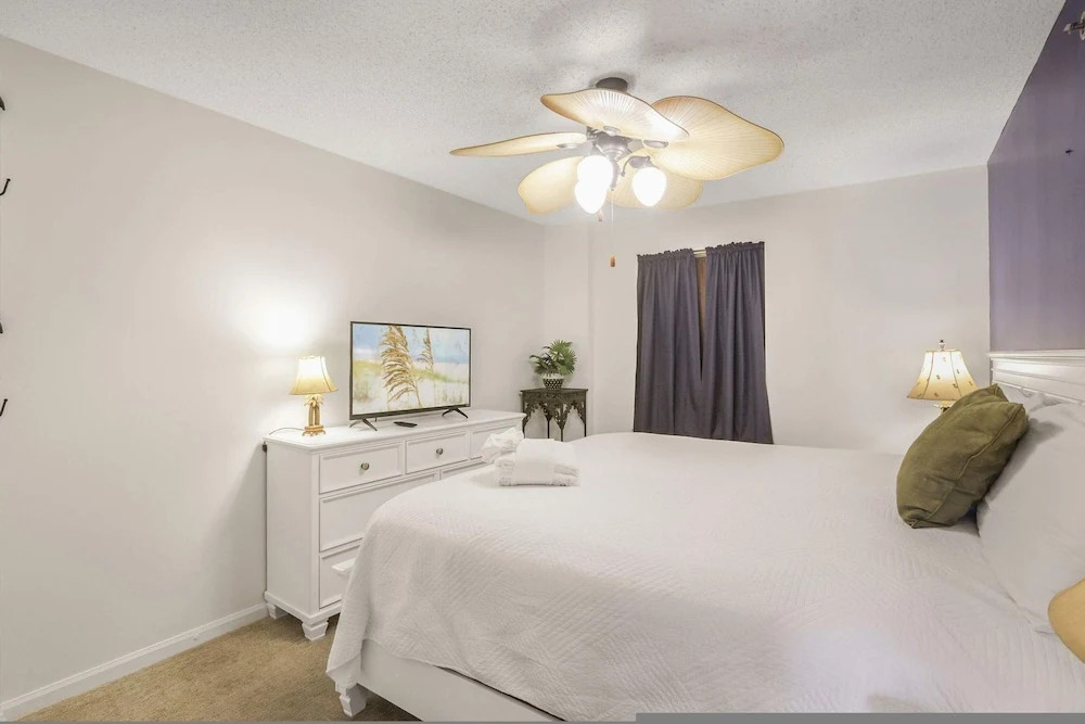 Tradewinds 602- Beachfront Heated Indoor Pool Sleeps 6
