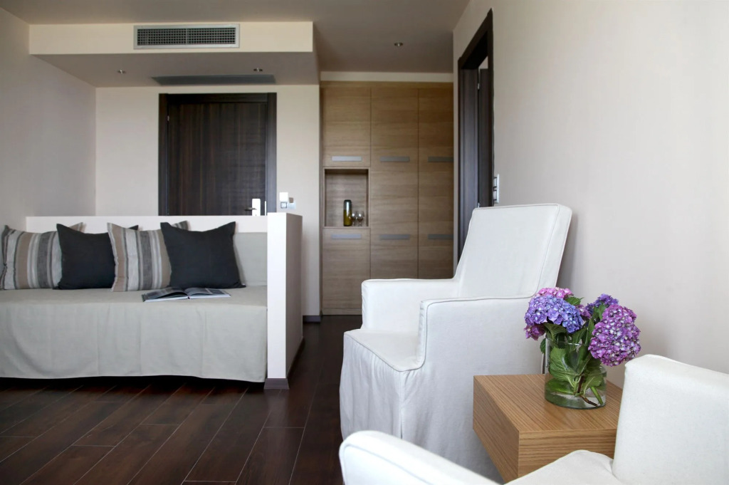Theta Hotel